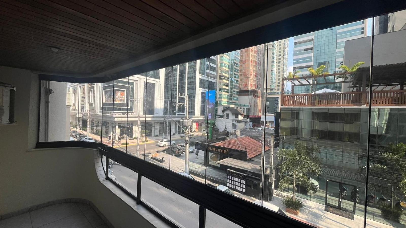 Apartamento Na Melhor Localizacao Da Meia Praia Itapema Exteriér fotografie